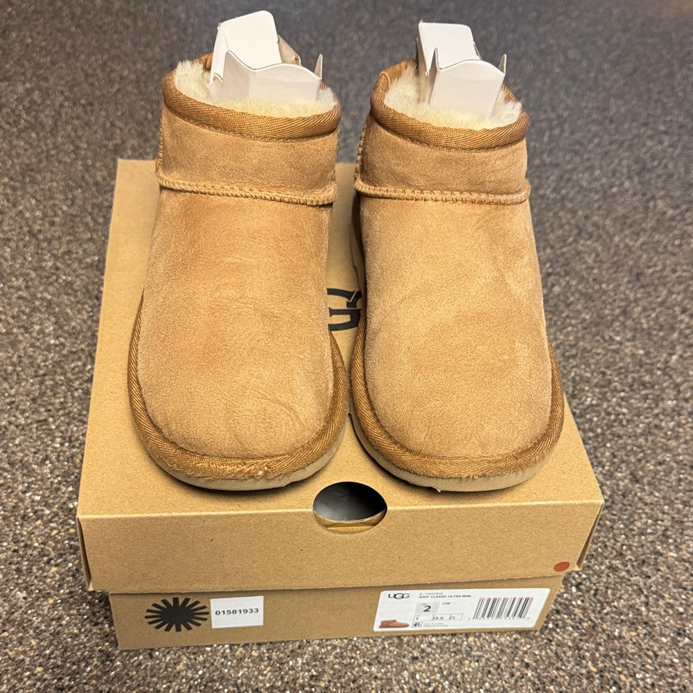 UGG CLASSIC ULTRA MINI Chestnut Suede Ankle Boots